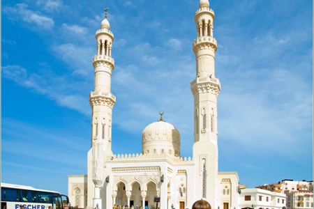 Мечеть Абдульхасана Эльшази или Центральная мечеть в Хургаде