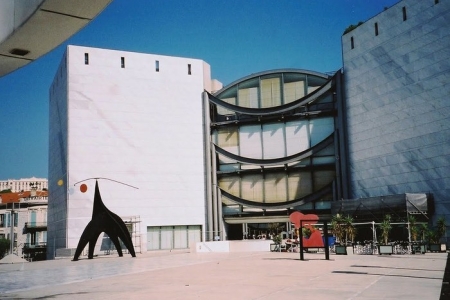 Музей современного и новейшего искусства в Ницце на Лазурном берегу